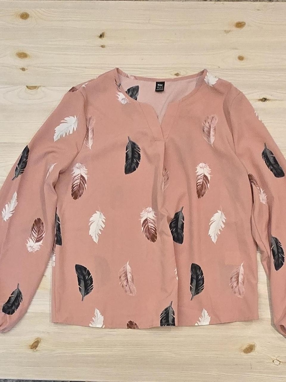 Niay Woven Feather Print Split-Neck Top - Blush Pink